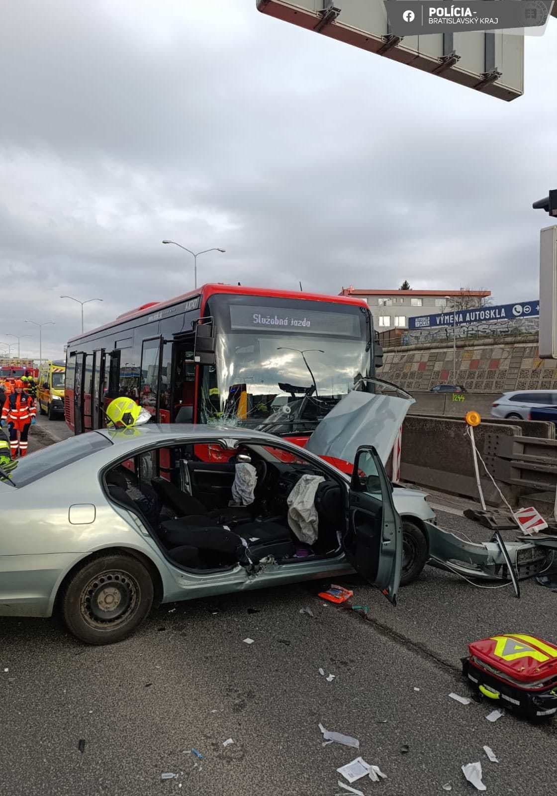 AKTUÁLNE V Bratislave havaroval