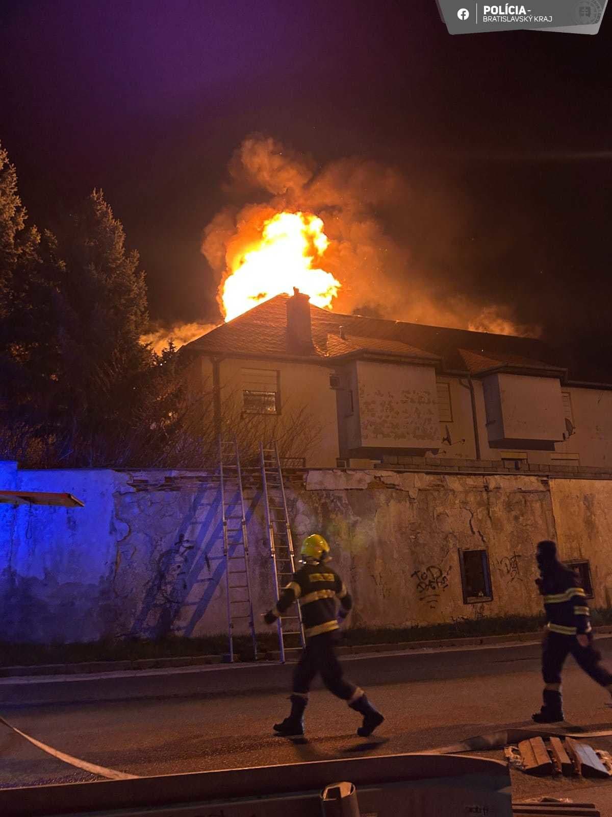 Nočný požiar rodinného domu