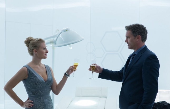 Carrie Anne Fleming a Chris William Martin vo filme Motiv-Očistec