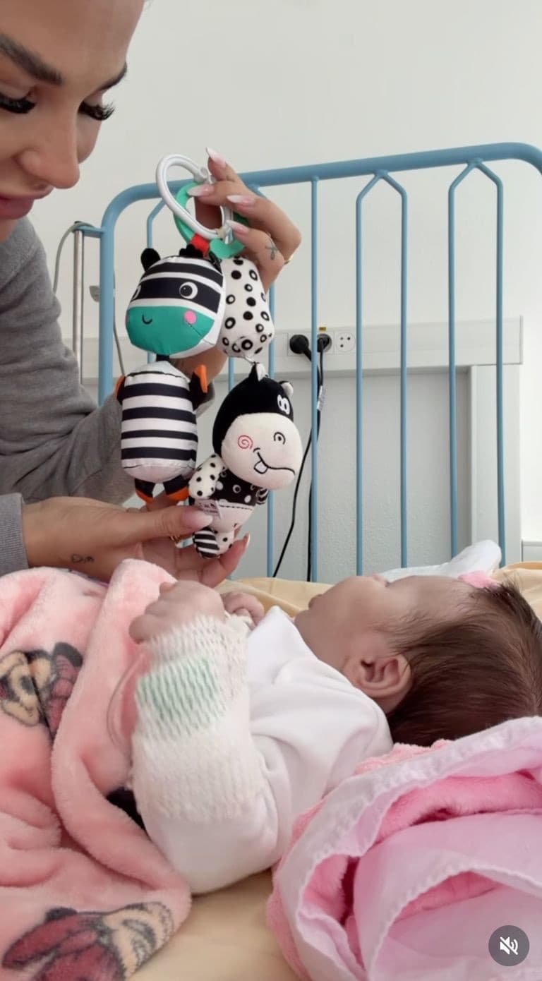 Zúfalá Plačková s dcérkou