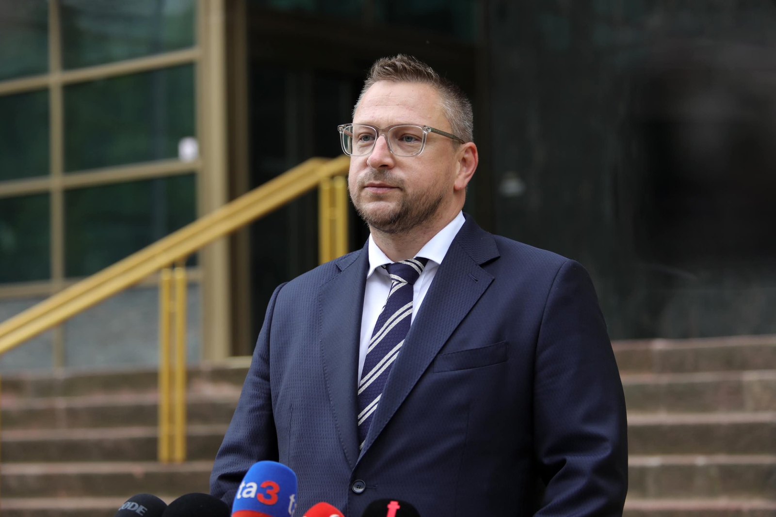 Martin Pekár poskytol strane značné finančné prostriedky na jej chod.