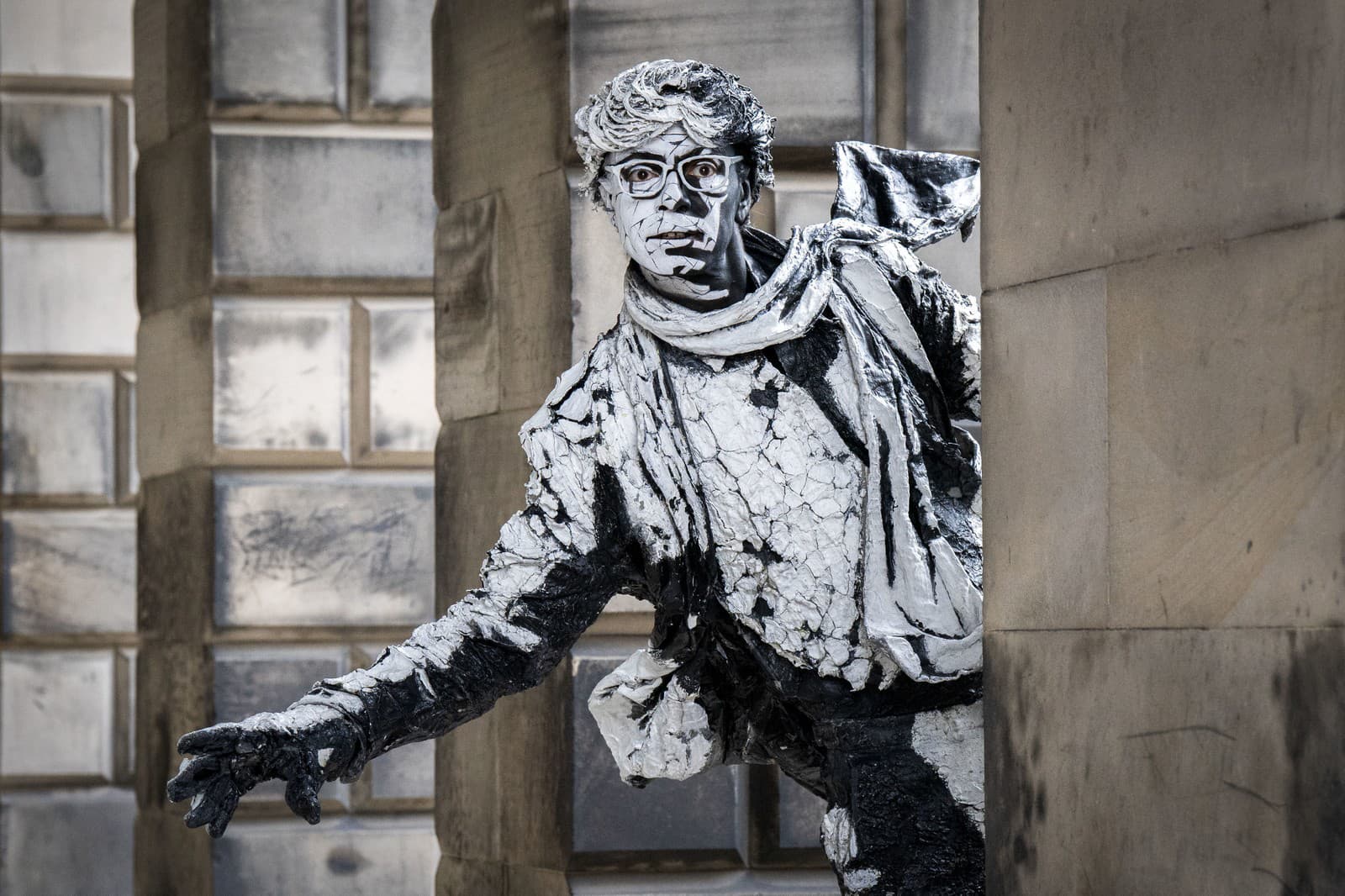 Roky svoju identitu tajil: