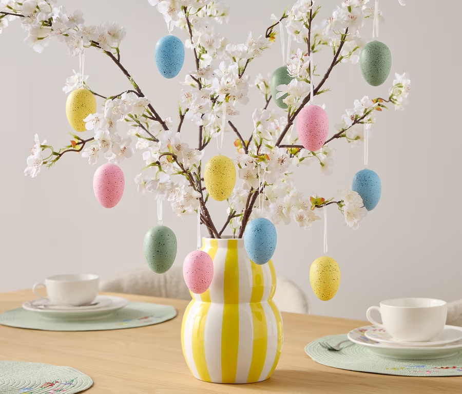 Súčasná veľkonočná atmosféra sa spolieha na vizuálnu harmóniu, ktorá spája ikonické symboly.