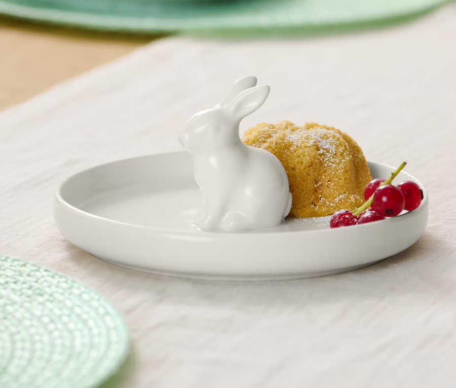 Stolovanie môžete ešte doplniť tematickým tanierom s veľkonočným zajačikom.