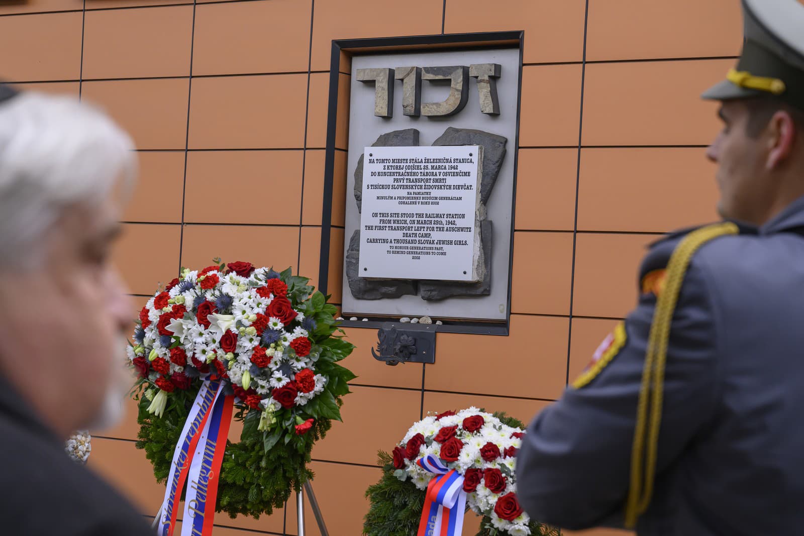 Snímka zo spomienky na obete prvého transportu Židov zo Slovenska