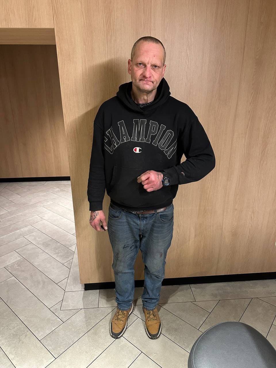 Obyvatelia v STRACHU! Muž