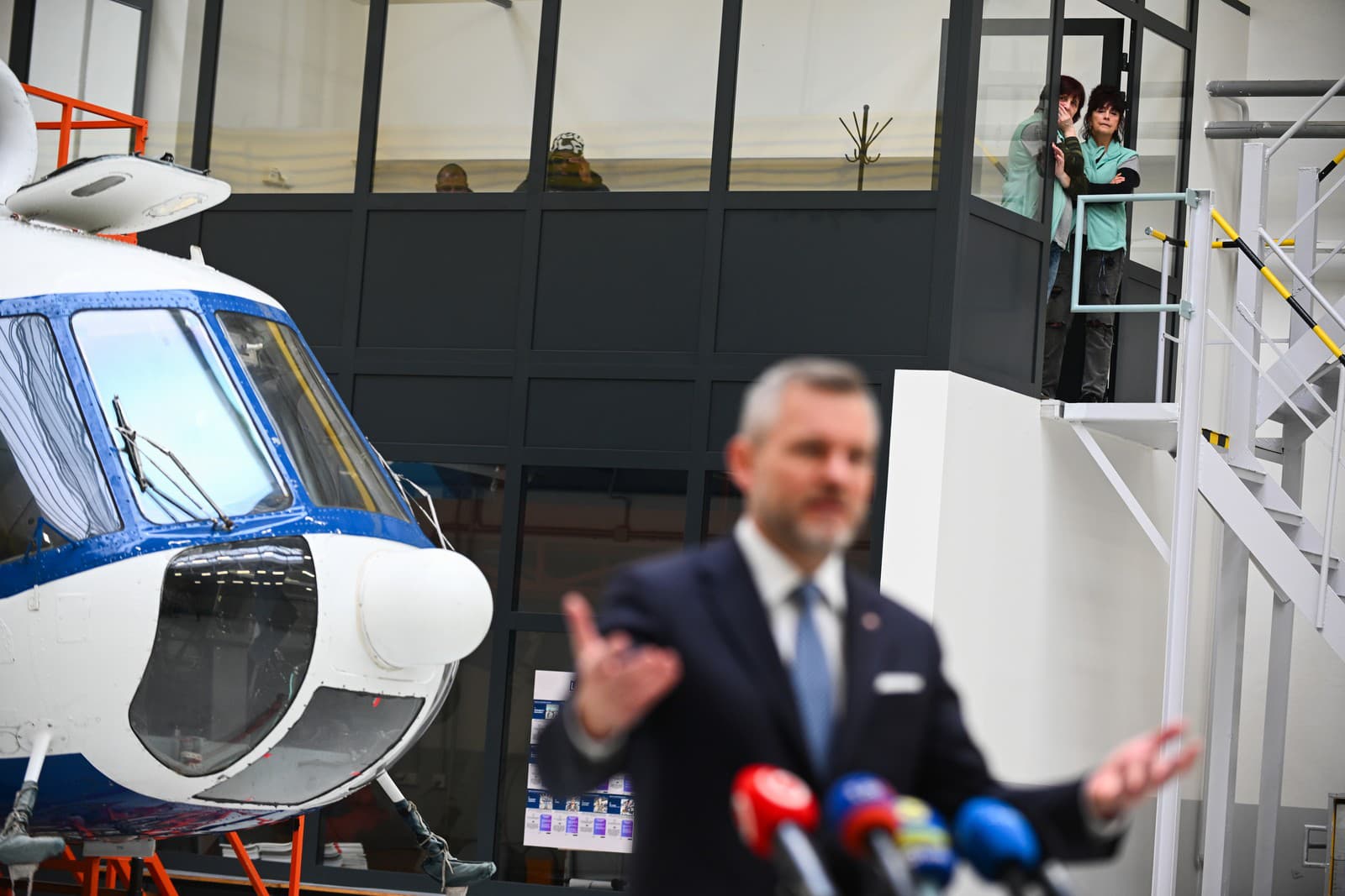 Na snímke prezident SR Peter Pellegrini počas tlačového brífingu po návšteve Leteckých opravovní Trenčín, a.s. v Trenčíne