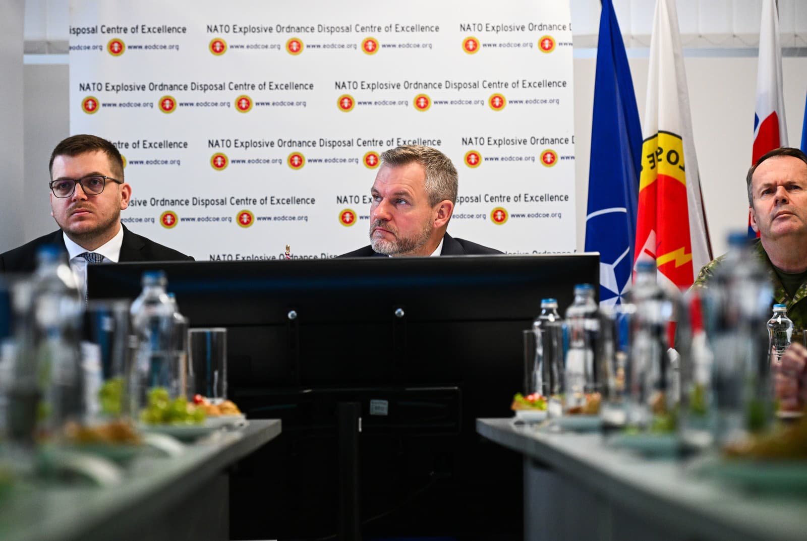 Na snímke zľava štátny sekretár Ministerstva obrany SR Igor Melicher, prezident SR Peter Pellegrini a zástupca náčelníka Generálneho štábu Ozbrojených síl SR generálmajor Miroslav Lorinc.