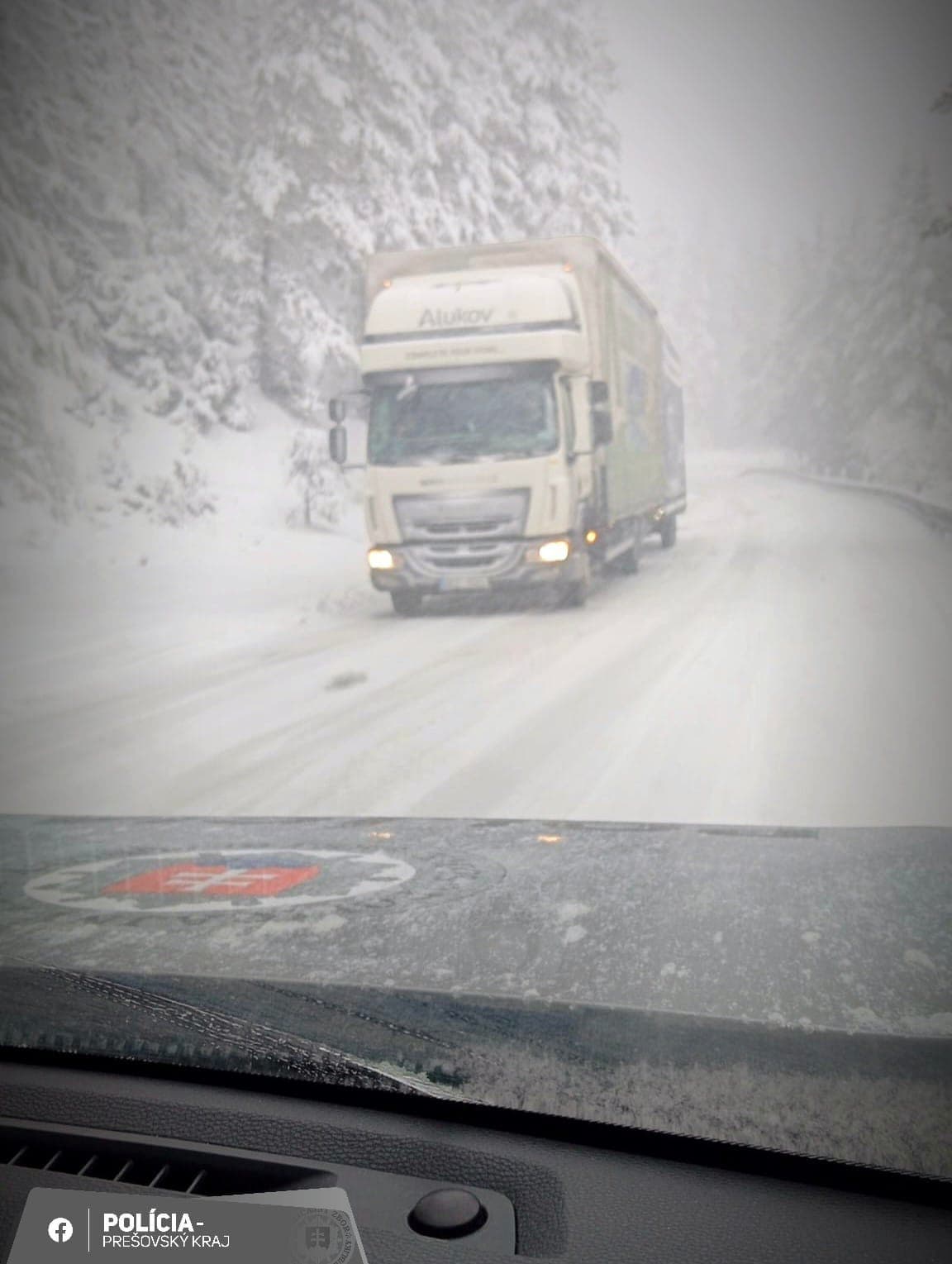 AKTUÁLNE Sneženie komplikuje dopravu!