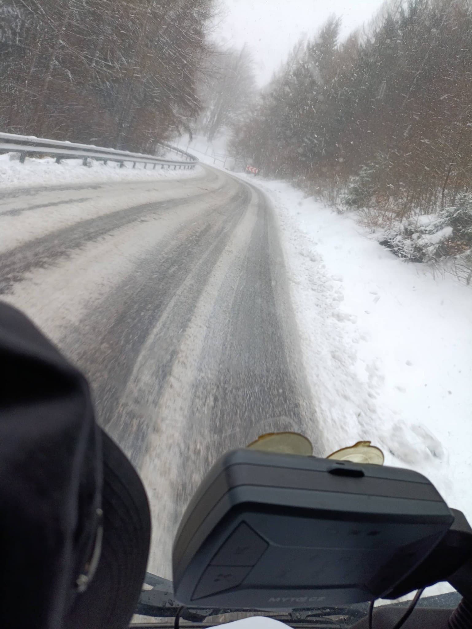 AKTUÁLNE Sneženie komplikuje dopravu!