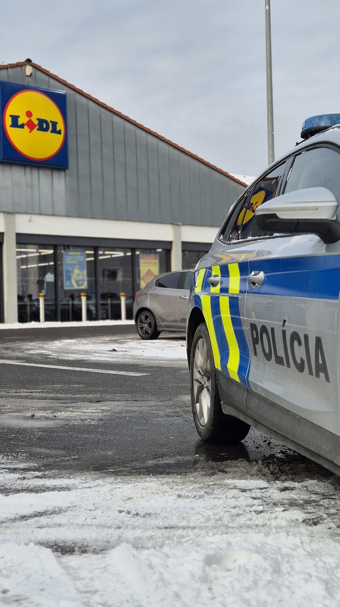 Polícia obvinila z prečinu nebezpečného vyhrážania v Žiline 23-ročného muža.