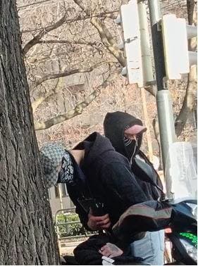 Polícia vyšetruje prípad výtržníctva a vyhrážania sa v Bratislave.