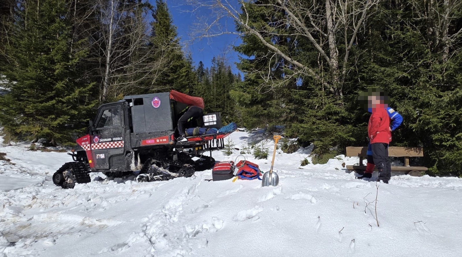 Turista spadol do potoka!