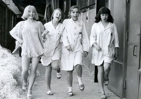 Marta Rašlová vo filme Holky z porcelánu