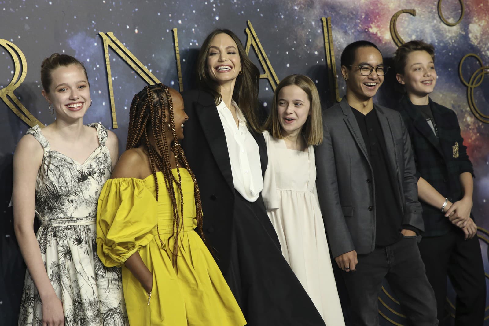 Shiloh Jolie, Angelina Jolie a deti