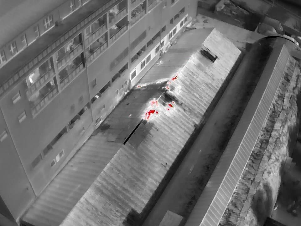 Požiar skladu ohrozil ubytovňu