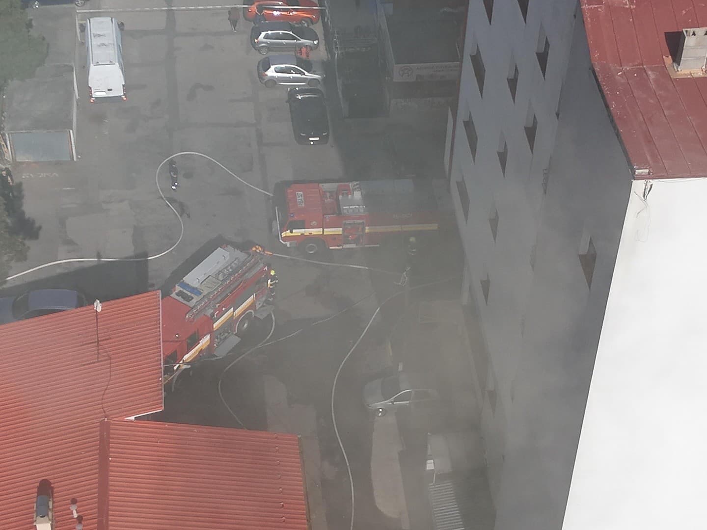 Požiar skladu ohrozil ubytovňu