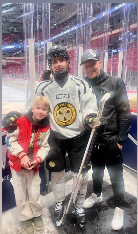 Leo Švajda s bratom Adamom a otcom Patrikom