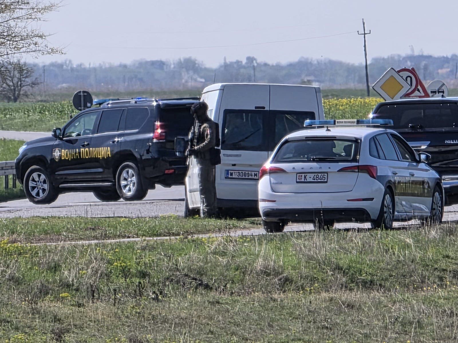 Srbi VARUJÚ pred odhalenými