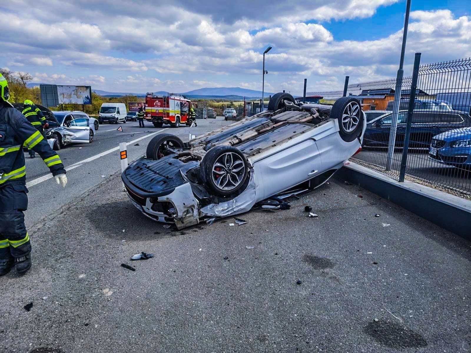 Dopravná nehoda na Herlianskej ulici v Košiciach.
