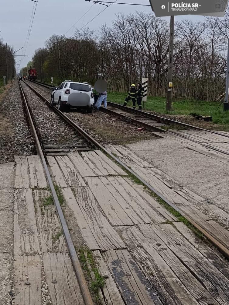 Zrážka auta s vlakom