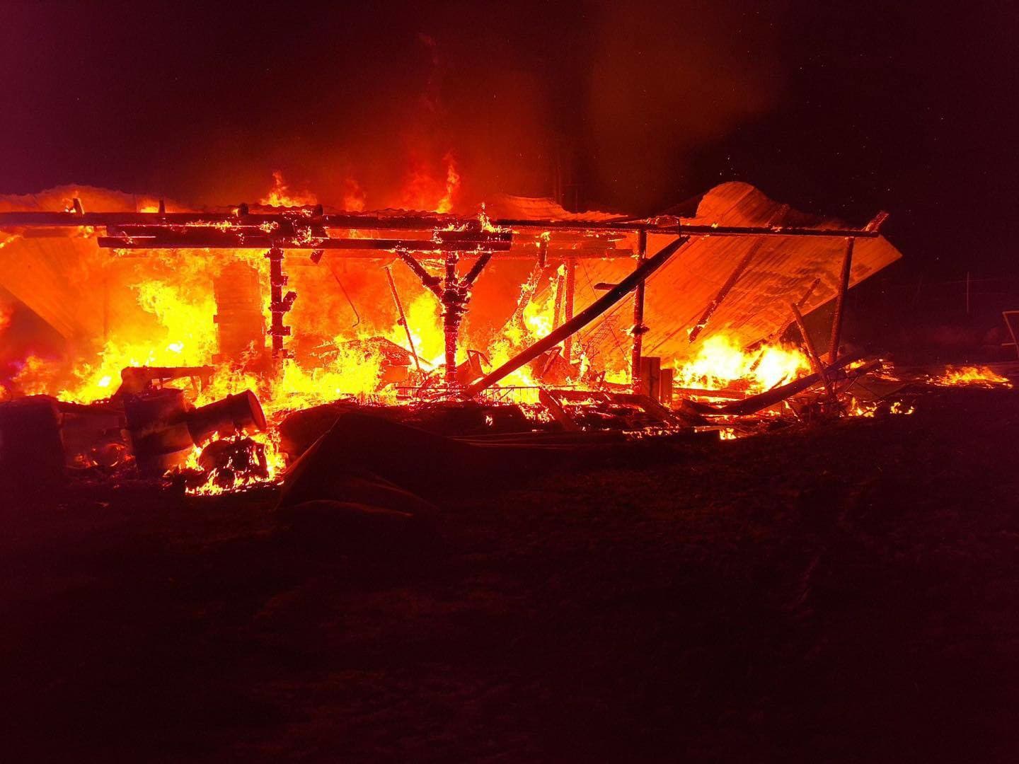 Veľký požiar maštale na