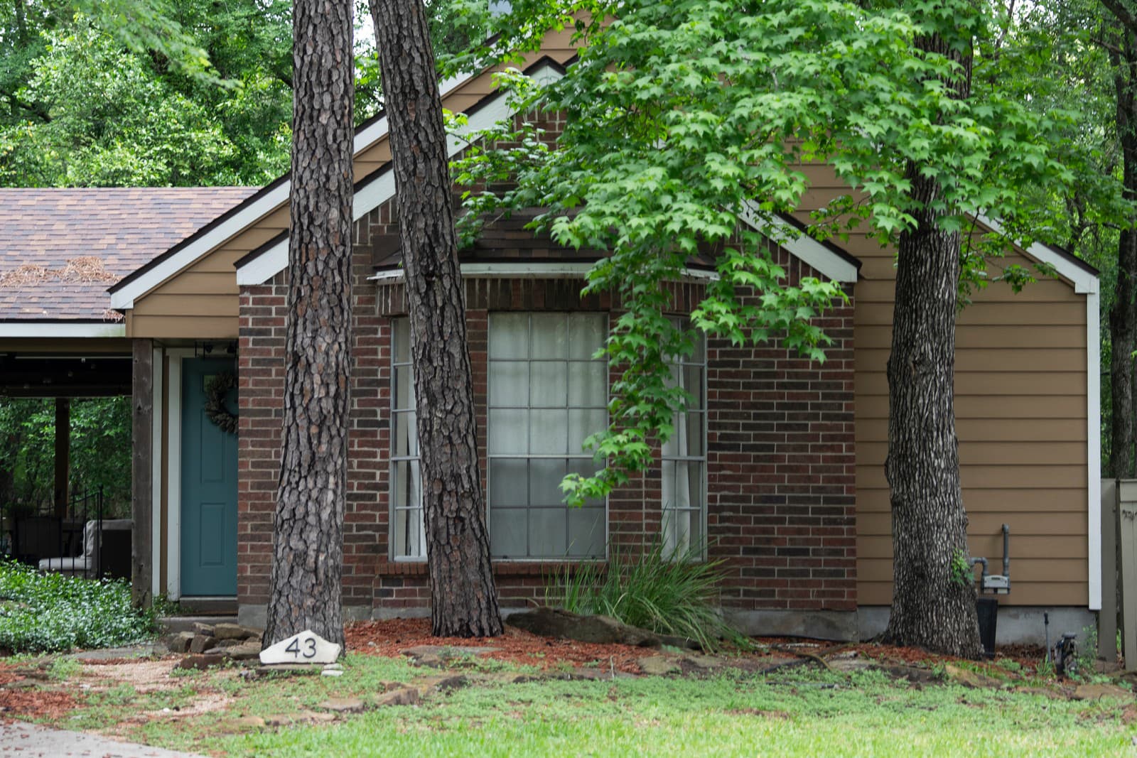 Dom Daniela Morena-Gamu po tom, čo FBI vykonala raziu v jeho dome v Springe v Texase.