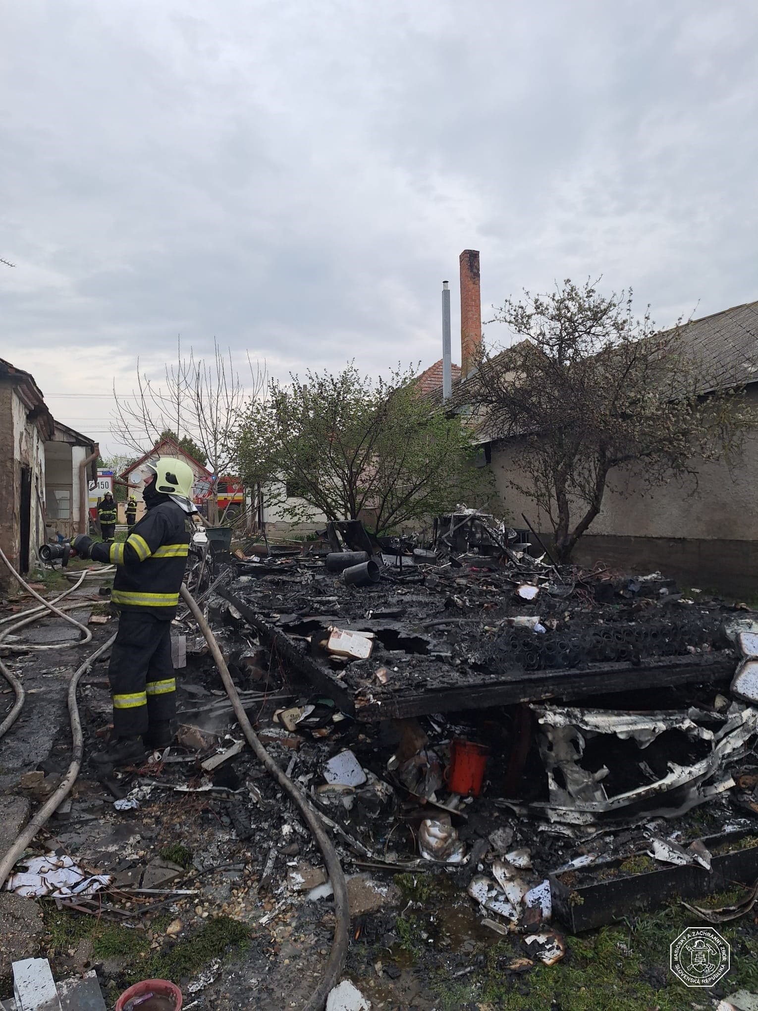 Požiar karavanu v Čiližskej Radvani.