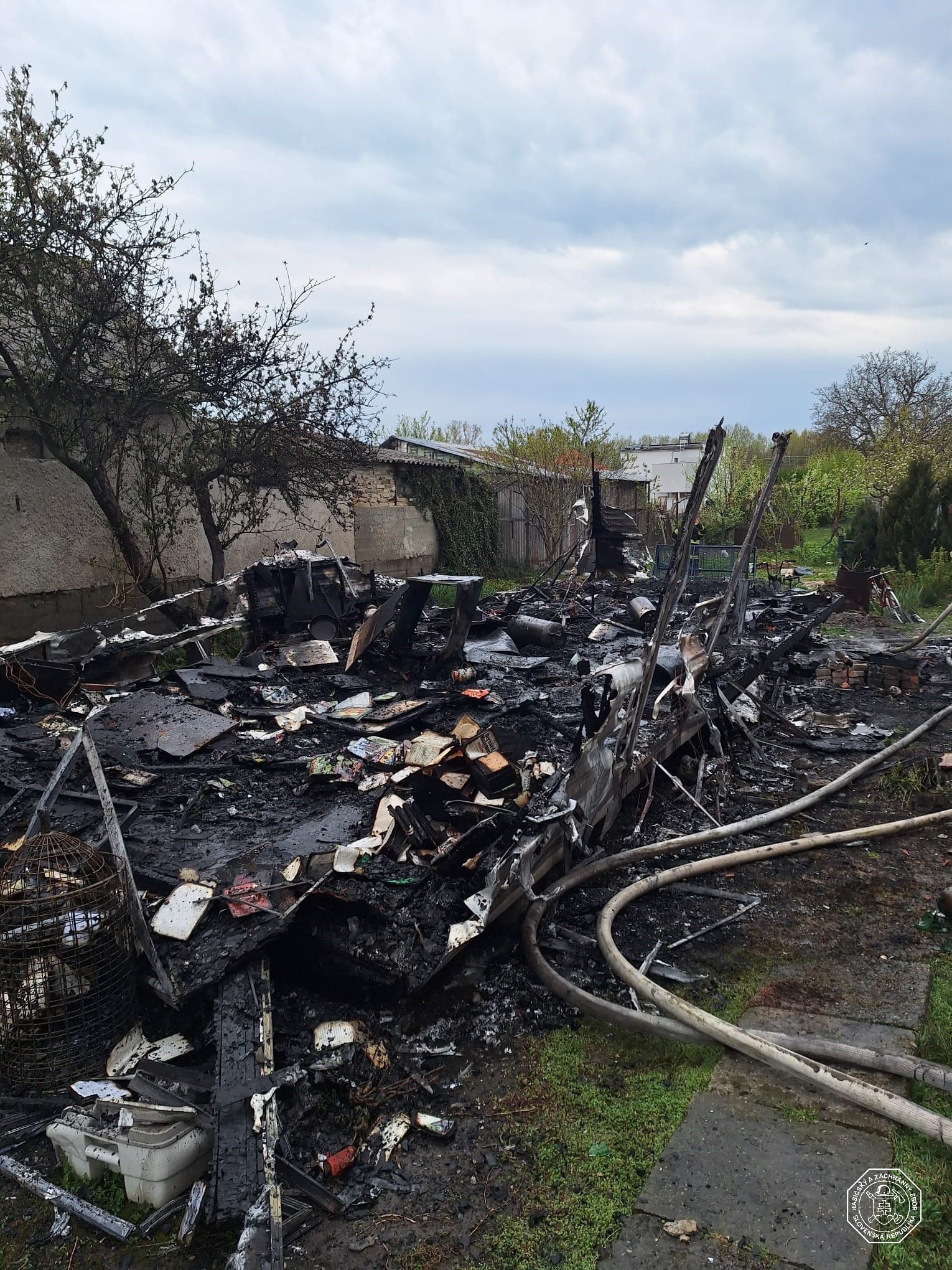 Požiar karavanu v Čiližskej Radvani.