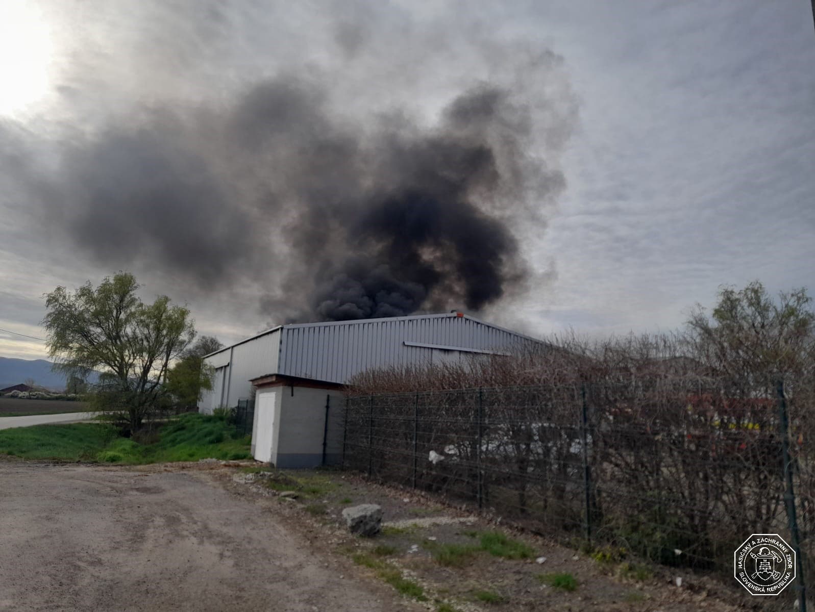 Požiar poľnohospodárskej haly v Parchovanoch.