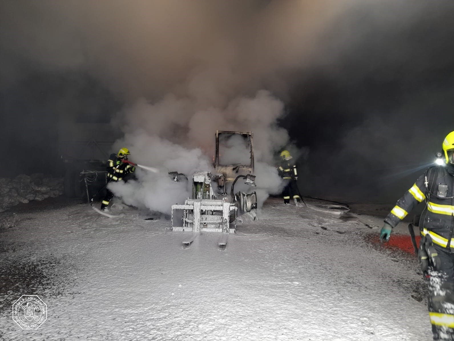 Požiar poľnohospodárskej haly v Parchovanoch.