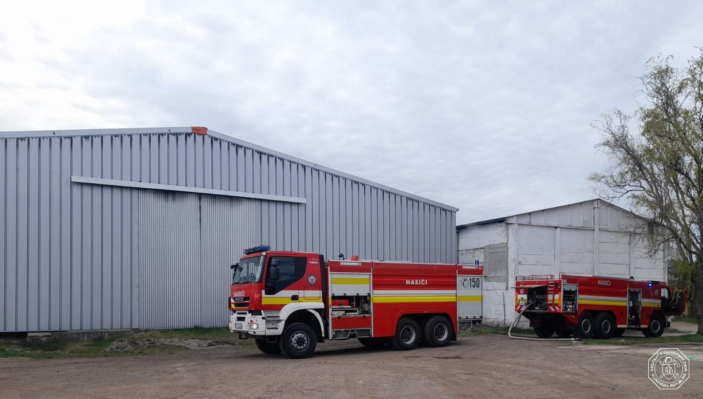 Požiar poľnohospodárskej haly v Parchovanoch.