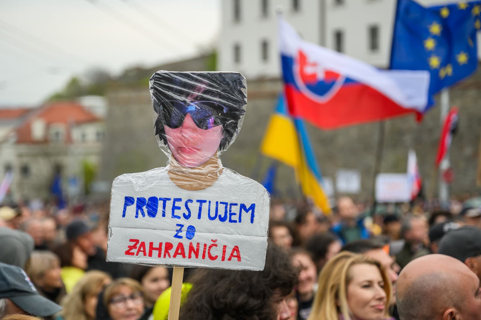 Opozícia v uliciach: Pred