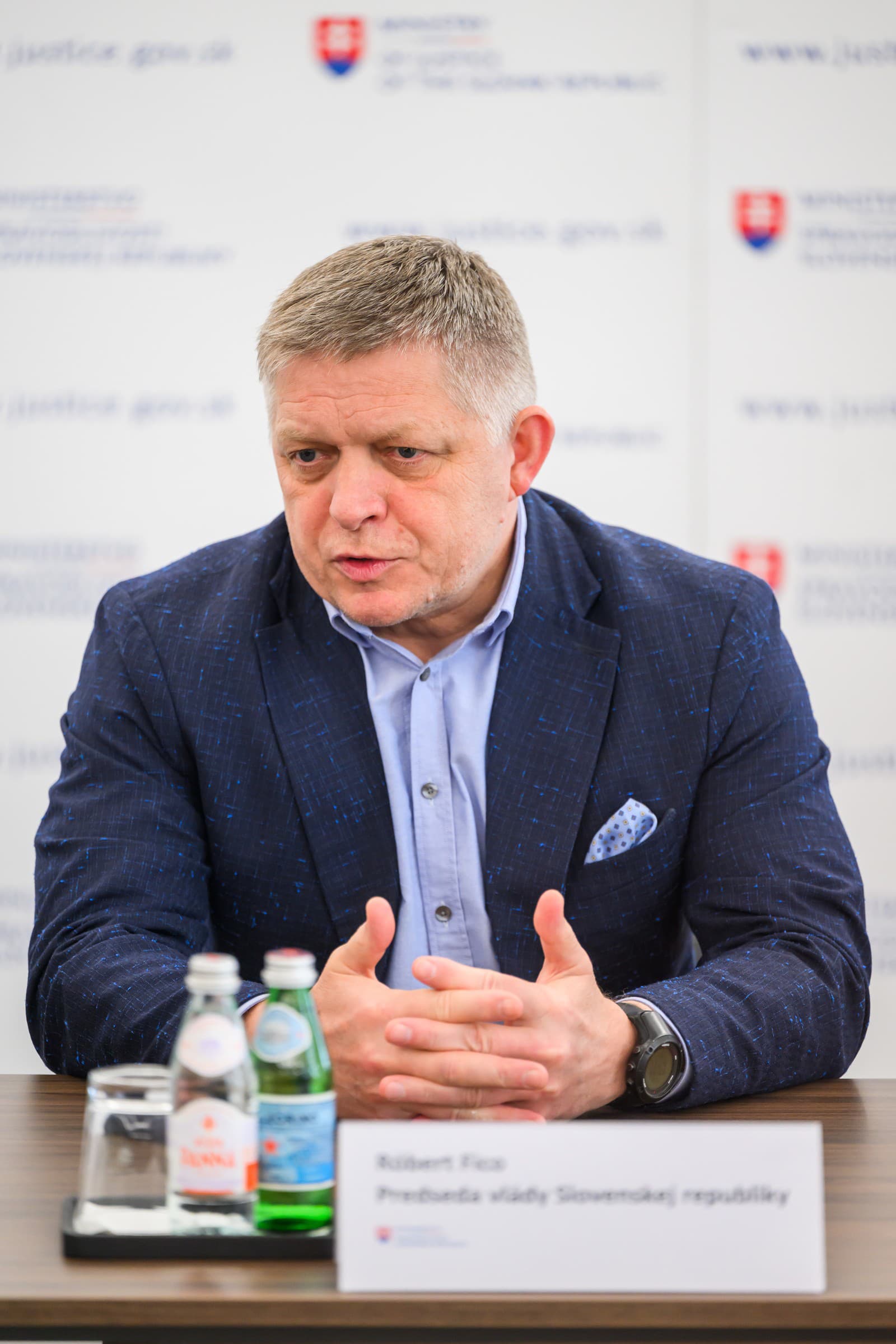 Na snímke predseda vlády SR Robert Fico (Smer-SD) počas tlačovej konferencie k podaniu žaloby Slovenskej republiky na Súdny dvor EÚ pre zákaz dovozu ruského plynu v Bratislave.