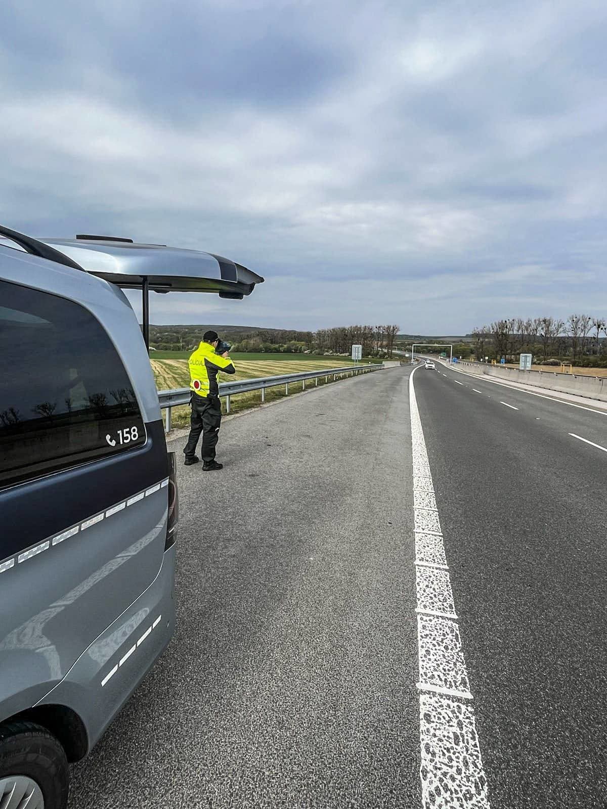 Masívna policajná akcia na