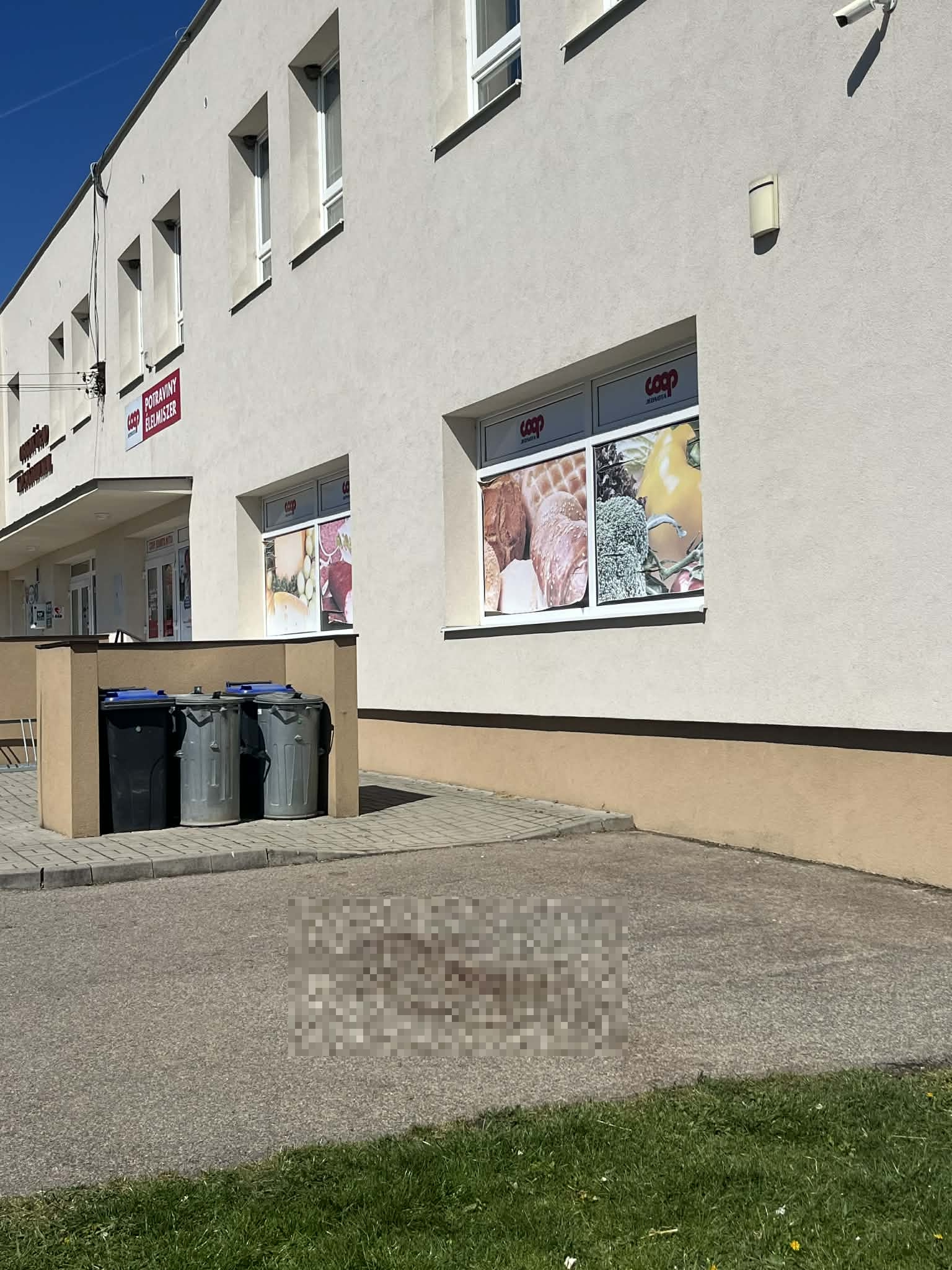 TRAGICKÝ nález pred potravinami!