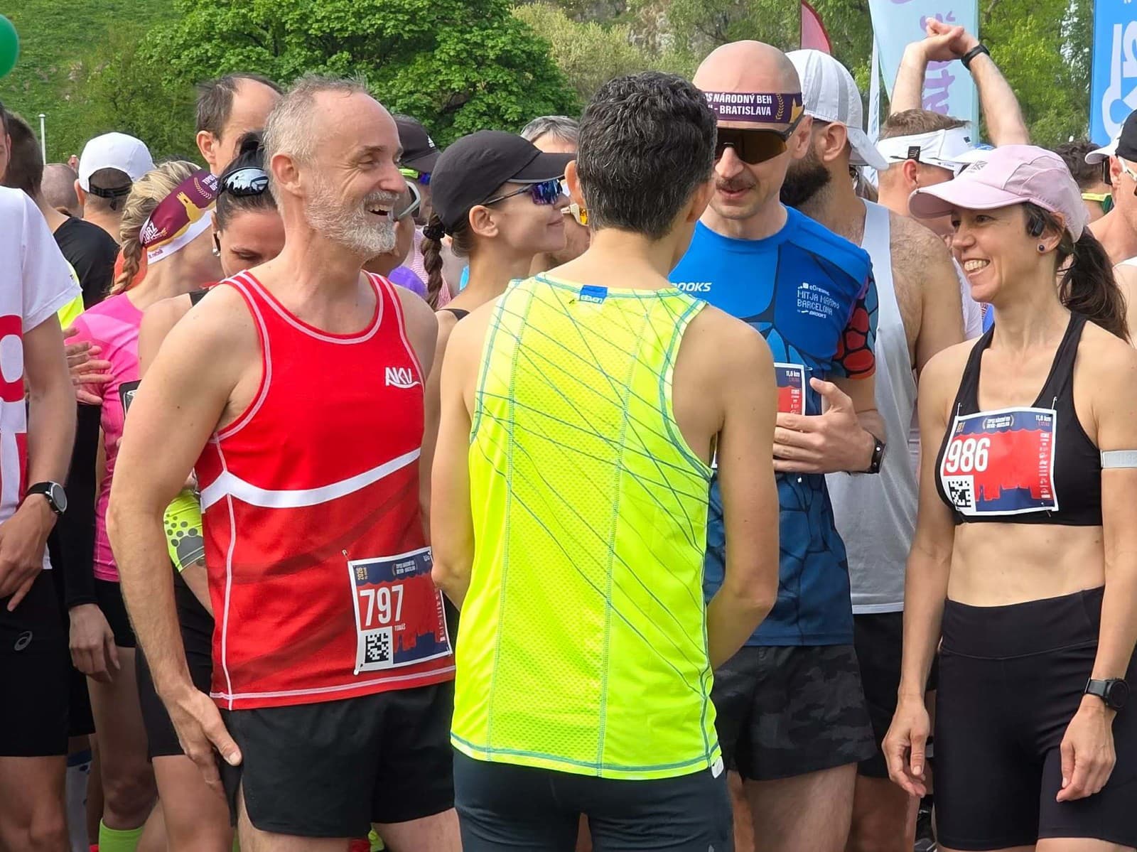 Zabehol si aj poslanec PS Tomáš Valášek (vľavo)