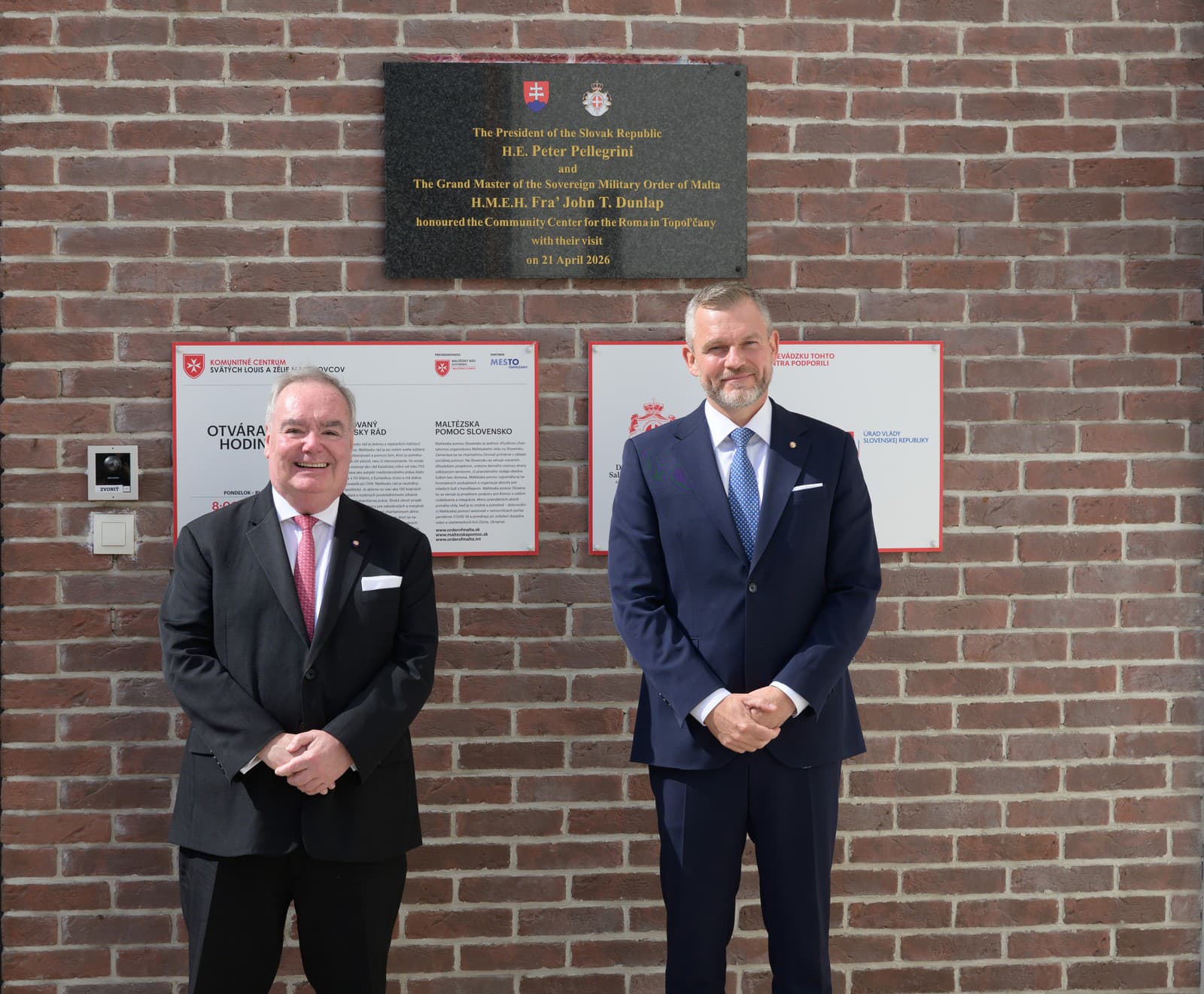 Prezident odhalil s veľmajstrom Maltézskeho rádu pamätnú tabuľu v Topoľčanoch.