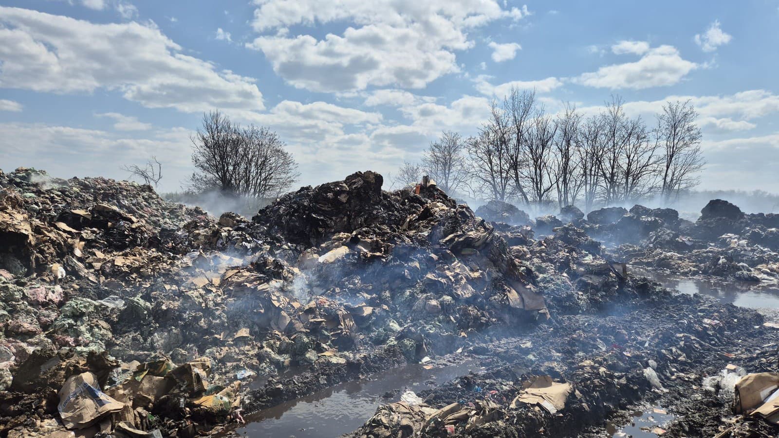 Hasiči v Bajči bojujú