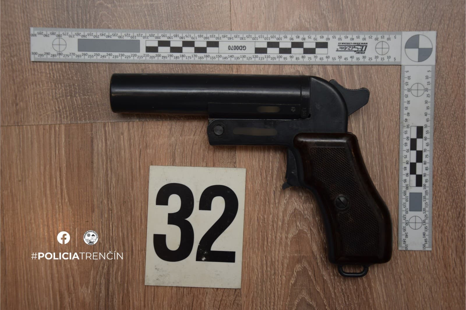 Nelegálna brokovnica, samopal aj