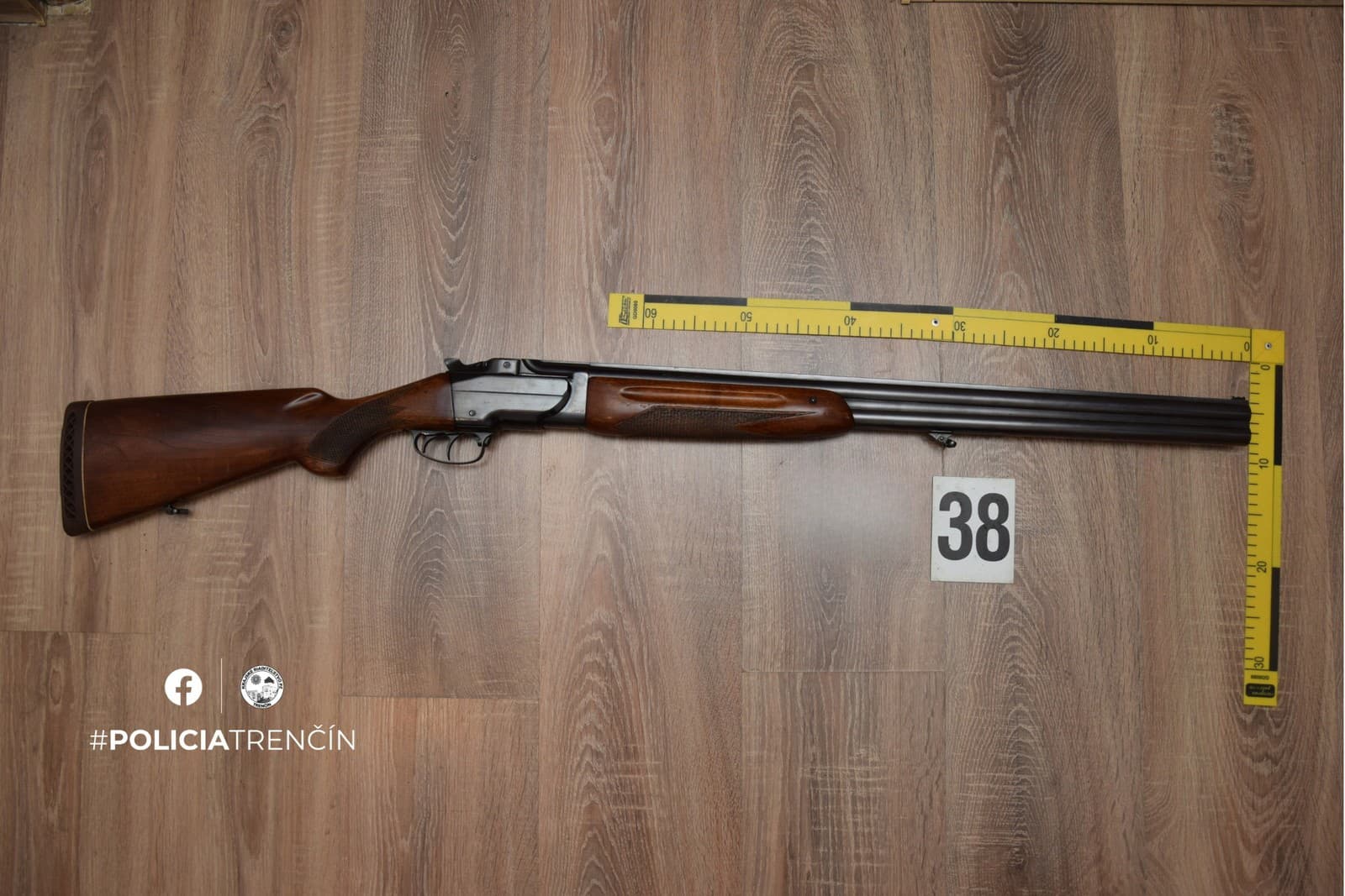 Nelegálna brokovnica, samopal aj