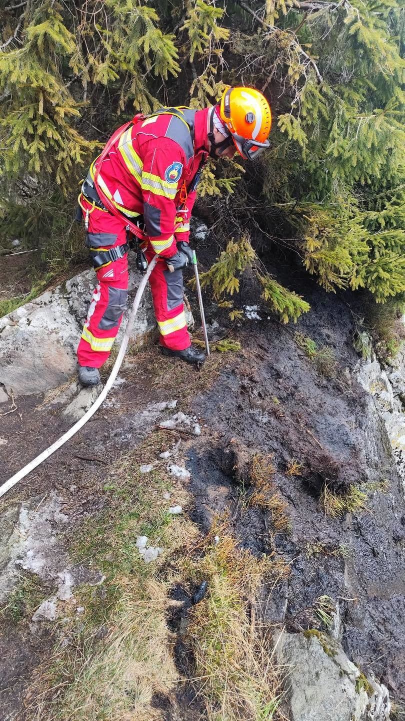 Požiar na Poľane pokračuje