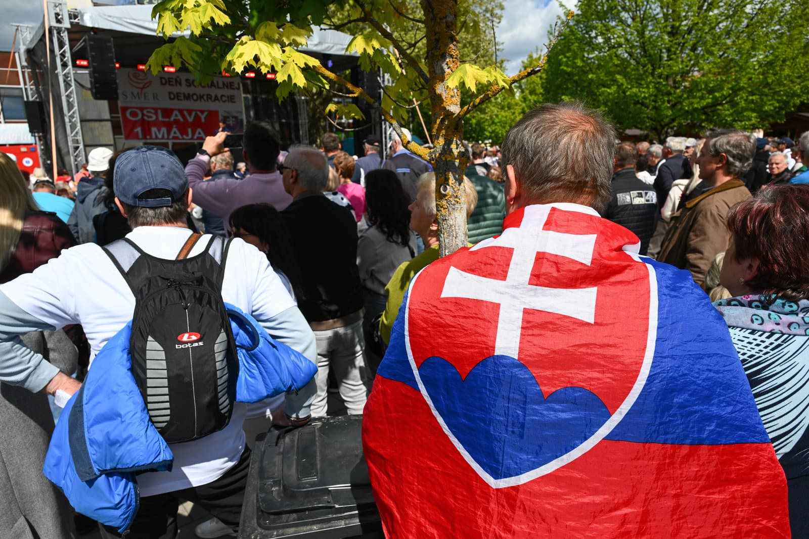 Na snímke účastníci celoslovenských osláv 1. mája v Bánovciach nad Bebravou.