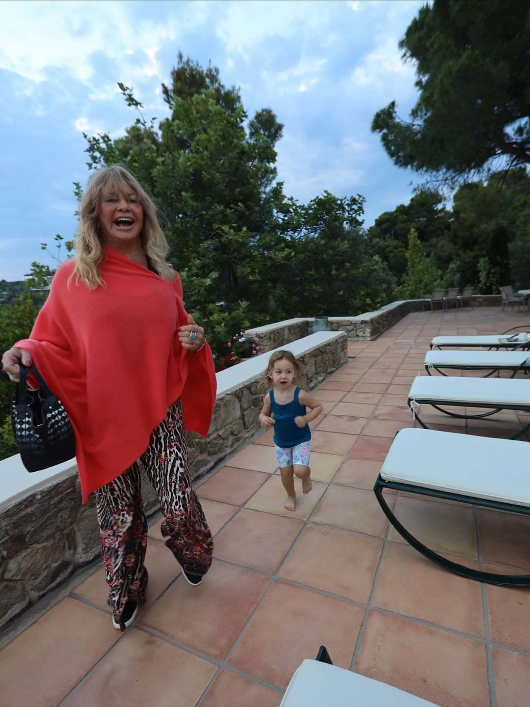 Goldie Hawn je babkou na plný úväzok