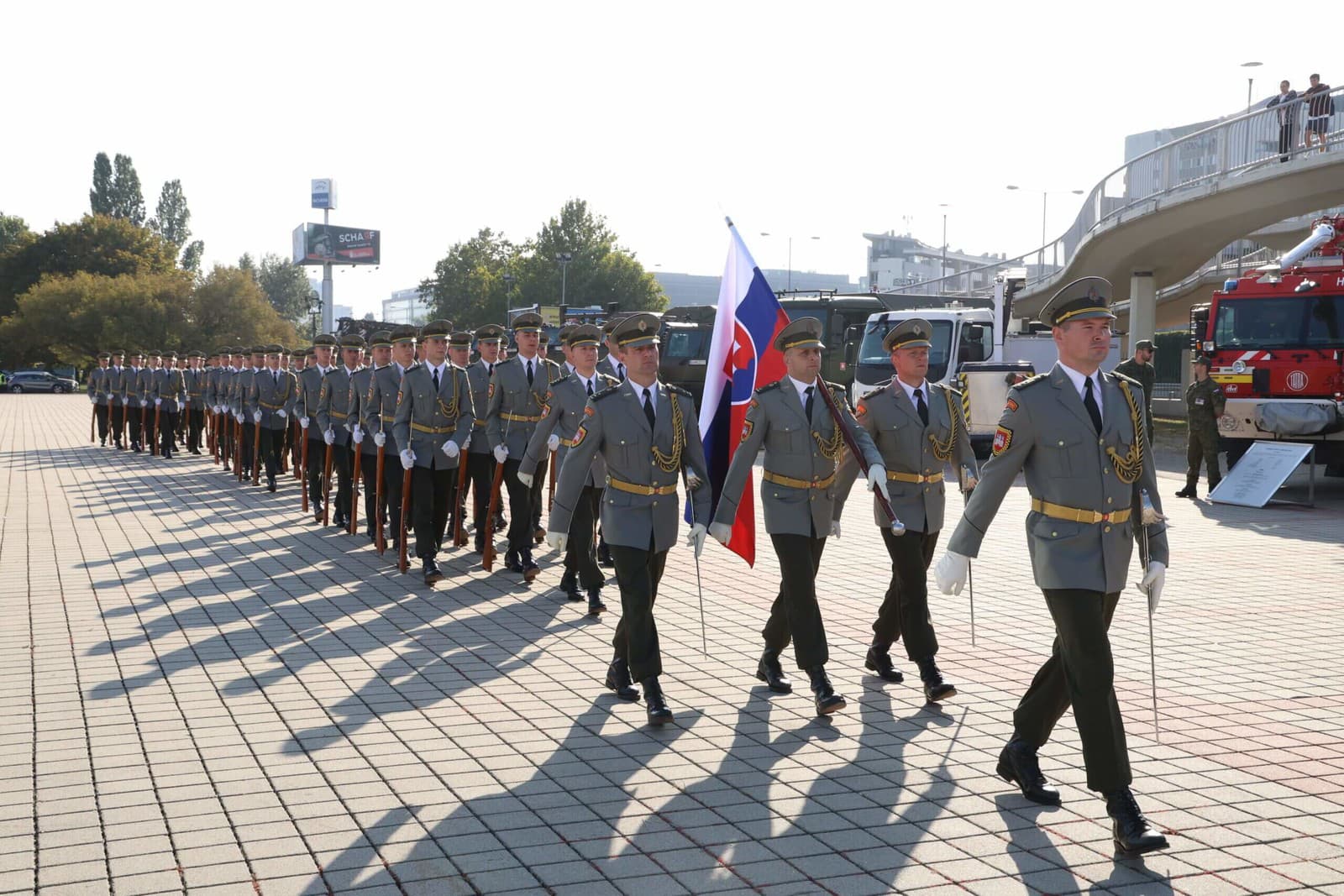F-16 nad Bratislavou, svetové