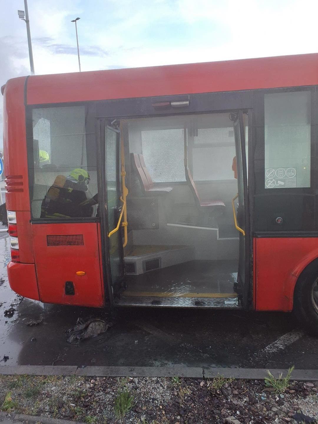 V Bratislave horel autobus.
