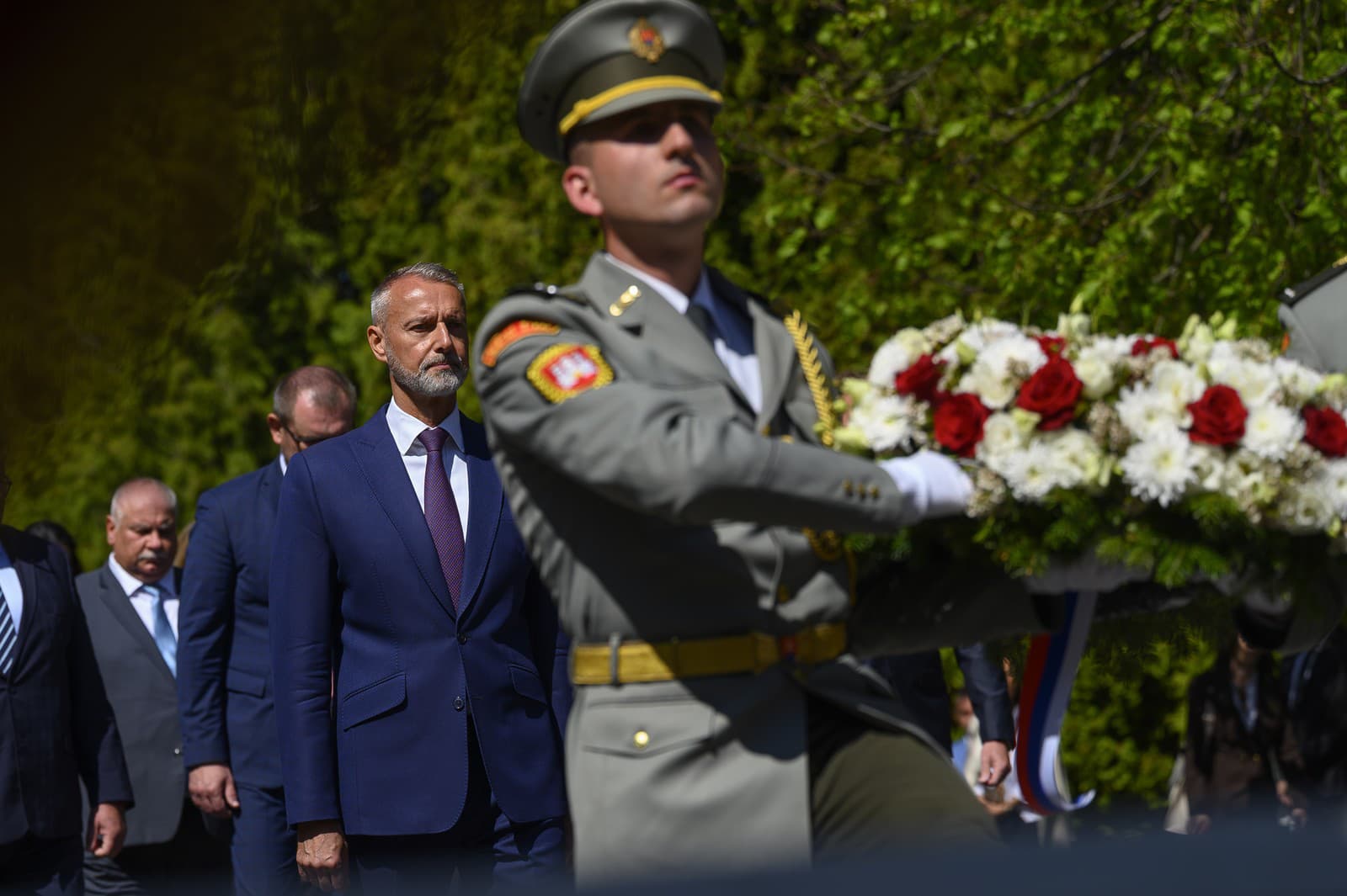 Oslavy 81. výročia víťazstva nad fašizmom v Liptovskom Mikuláši na Pamätníku a vojenskom cintoríne Háj-Nicovô, na símke predseda NR SR Richard Raši.