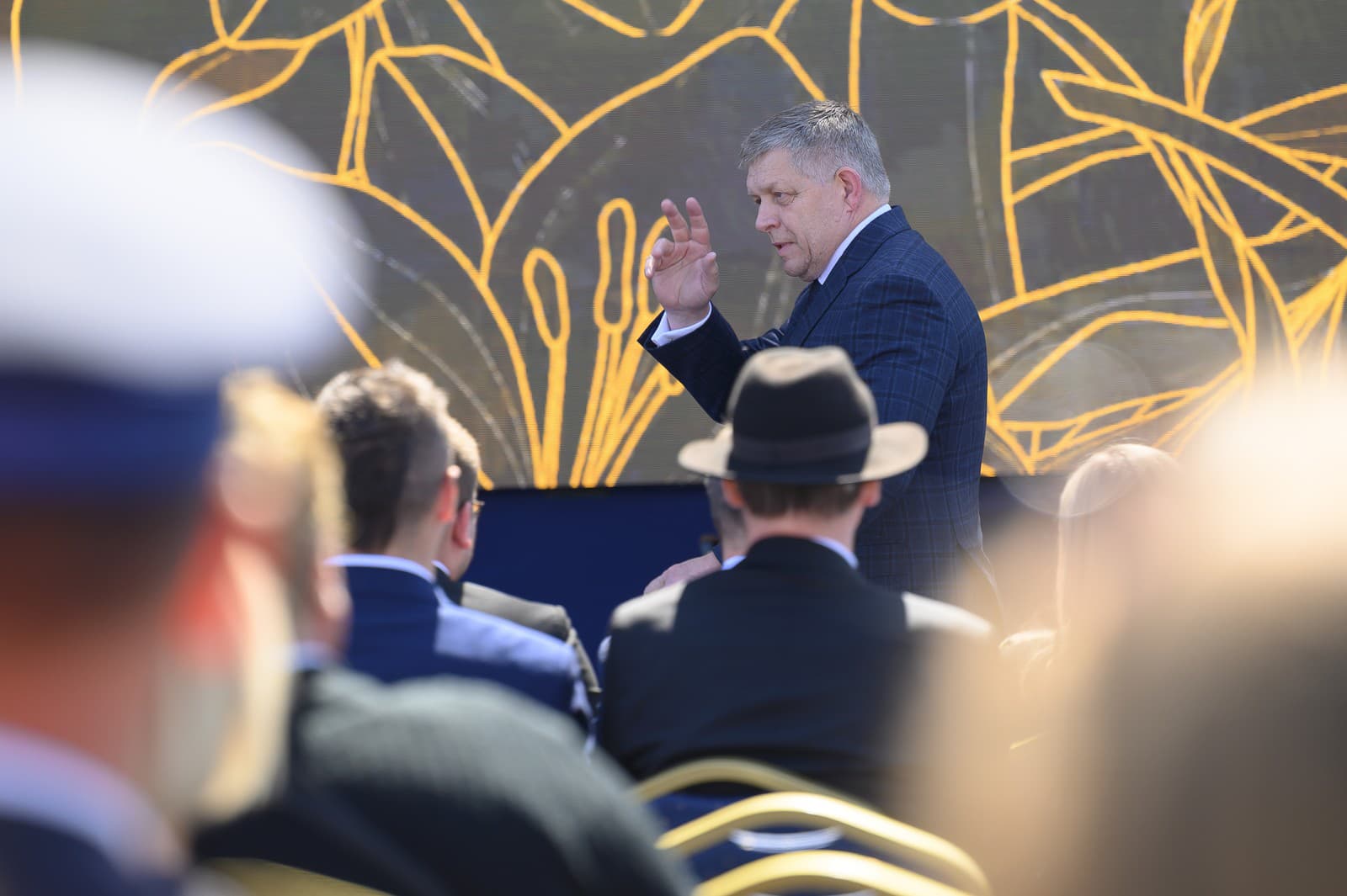 Oslavy 81. výročia víťazstva nad fašizmom v Liptovskom Mikuláši na Akadémii ozborjených síl. na snímke predseda vlády SR Robert Fico počas príhovoru.