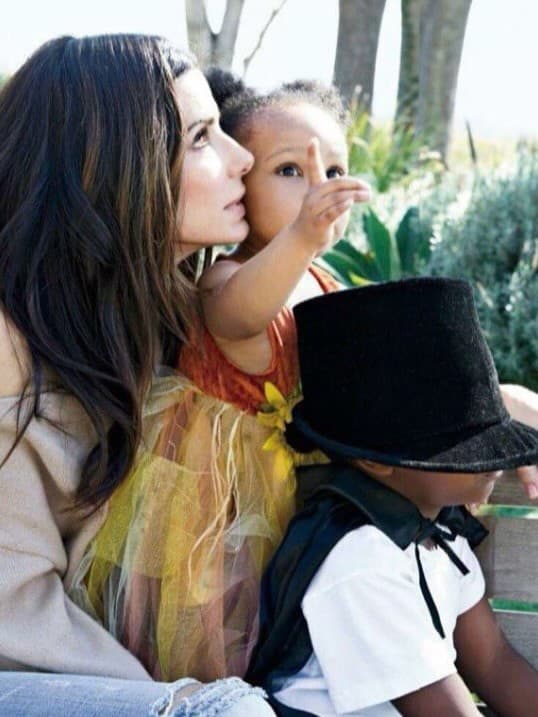 Sandra Bullock zverejnila intímne staré súkromné fotografie 