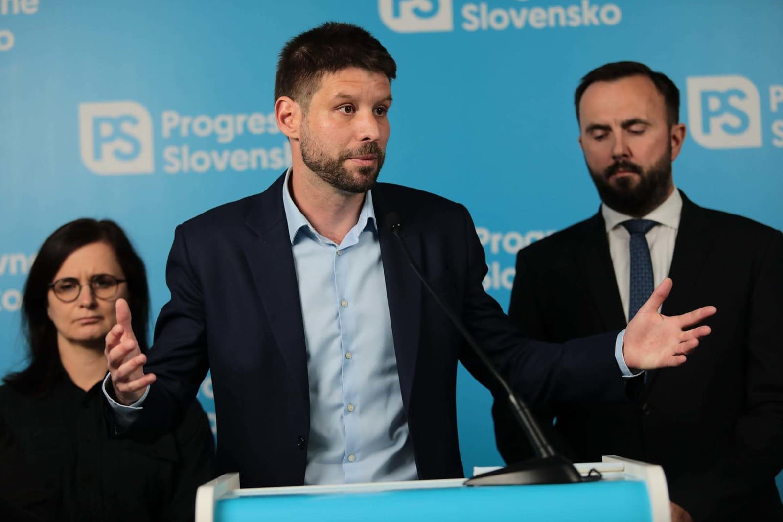 Líder PS zúri: Pčolinského